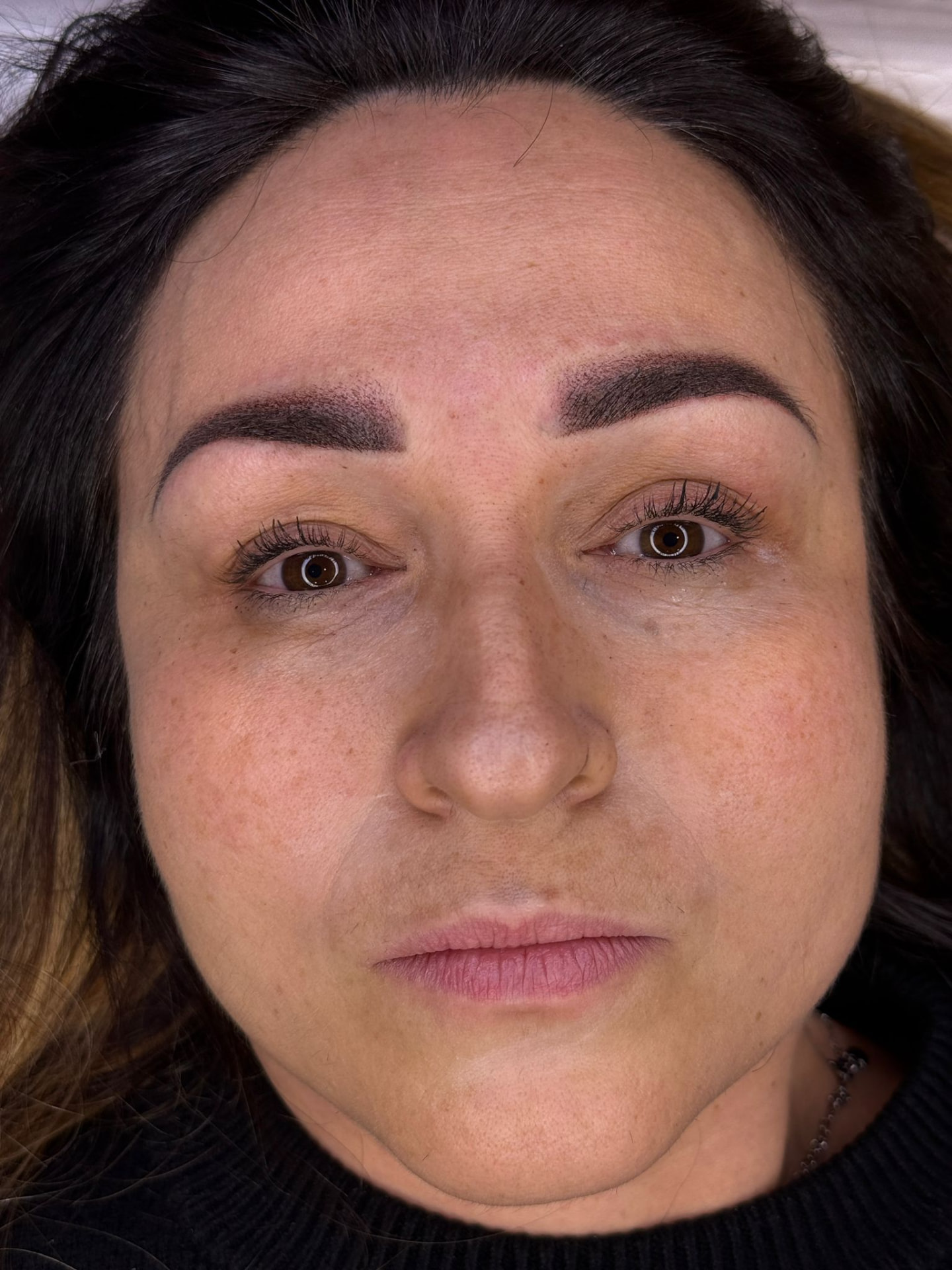 Sopracciglia con effetto sfumato realizzate in microshading